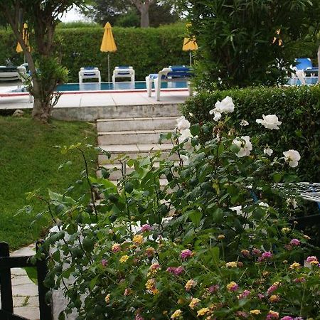 Hamilton Court Aparthotel Santo Tomás Екстериор снимка
