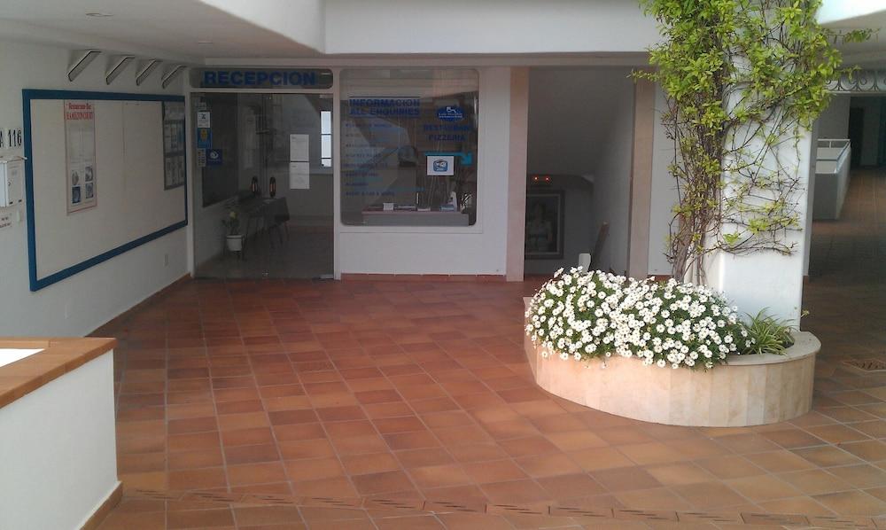 Hamilton Court Aparthotel Santo Tomás Екстериор снимка